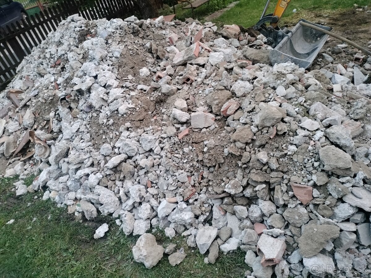 Darujem stavebnú suť