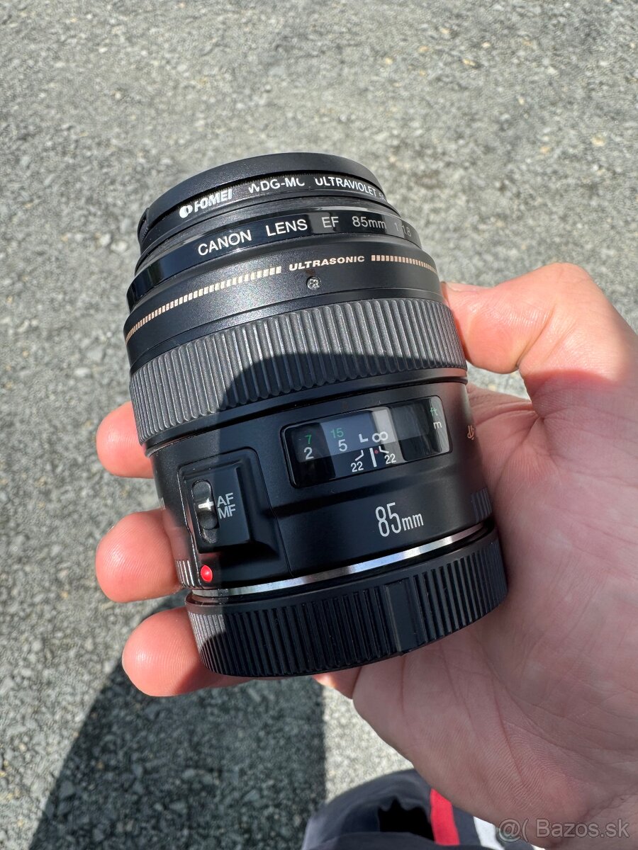 Canon EF 85mm f/1.8 USM