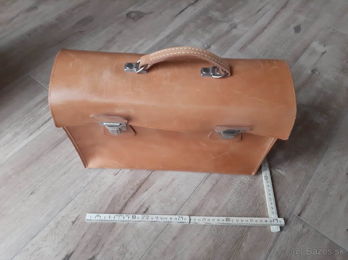 Stará kožená kabela