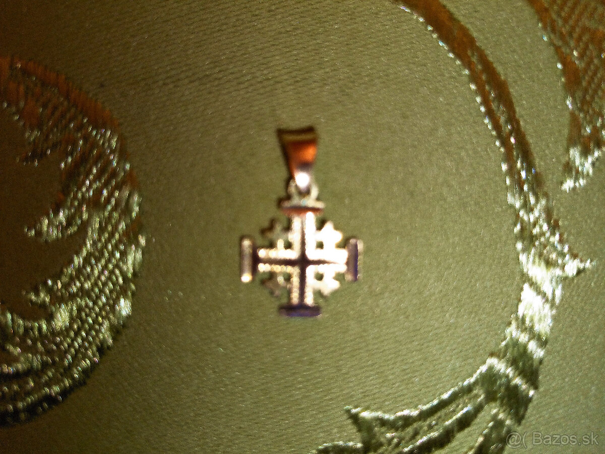 Predám zlatý Jeruzalemský krížik 18K 12x12mm 0,83g