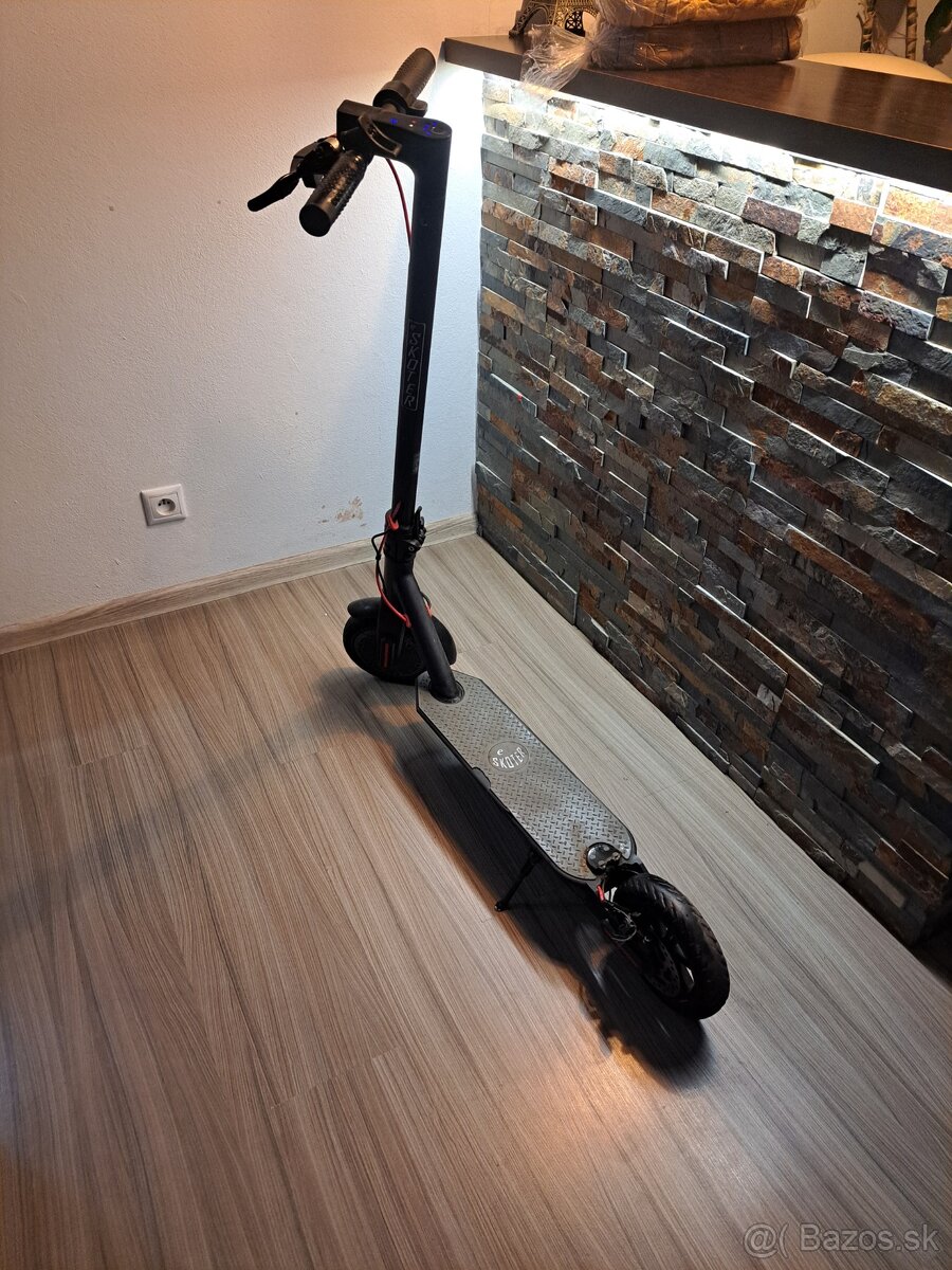 Predám túto elektrickú kolobežku značky e skoter