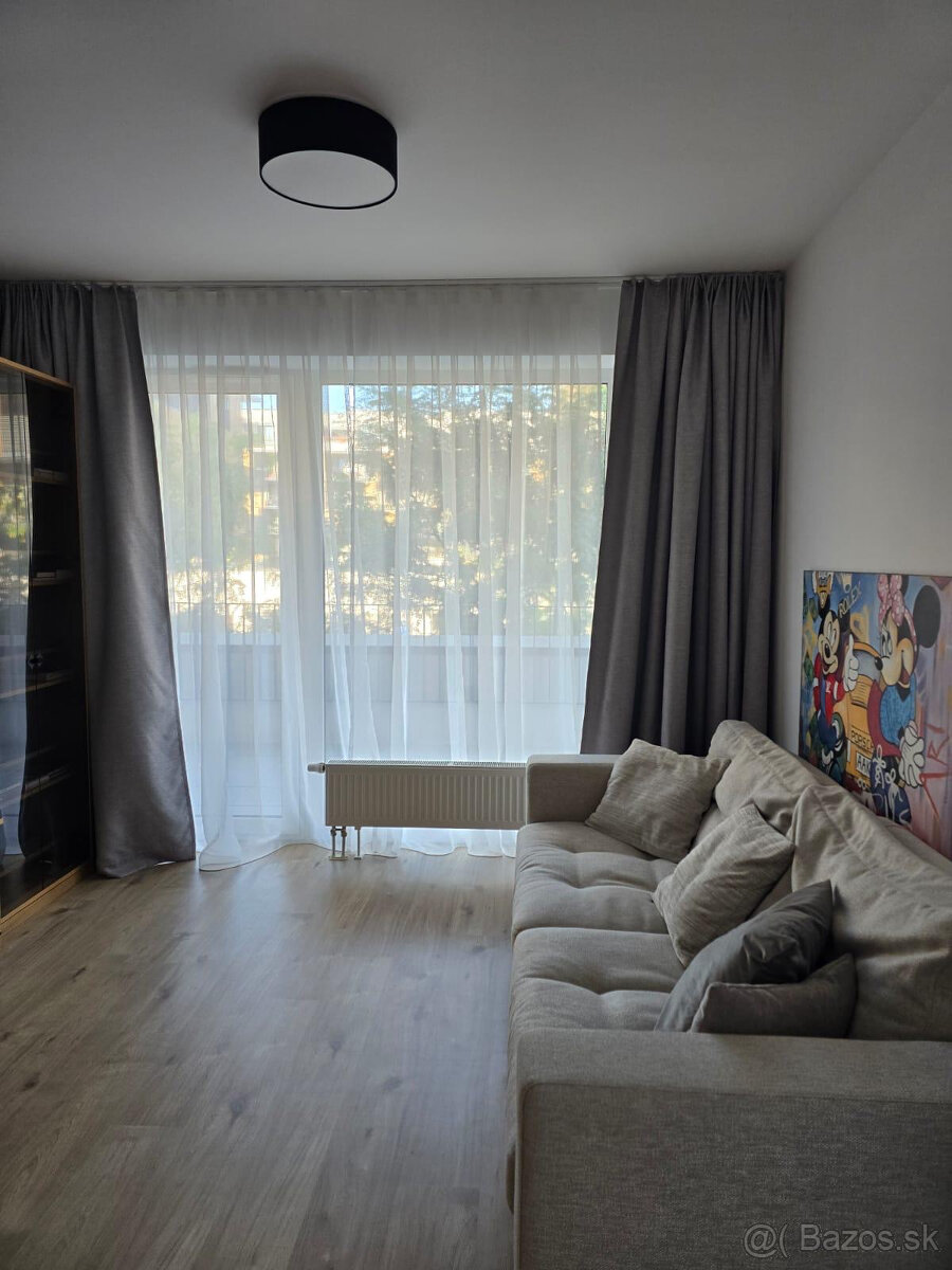2-izb. Slnečnice s parkovaním v garáži, terasa o výmere 70m2