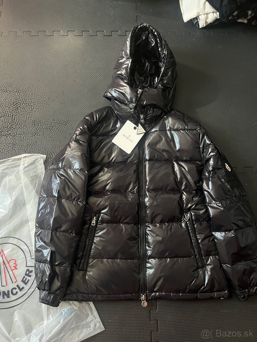 Moncler Maya Cierny Kabat