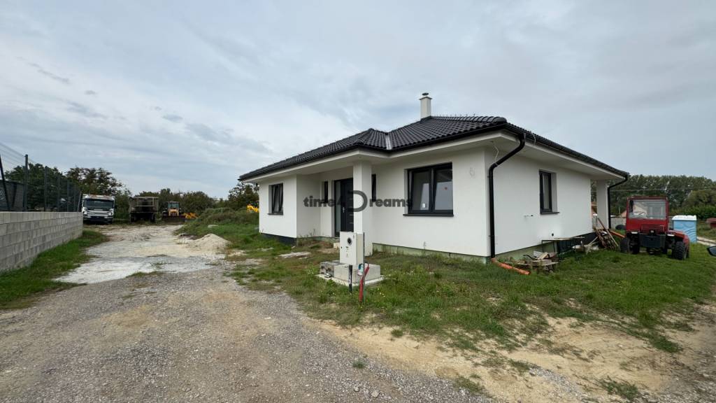 NA PREDAJ Novostavba v Zbehoch