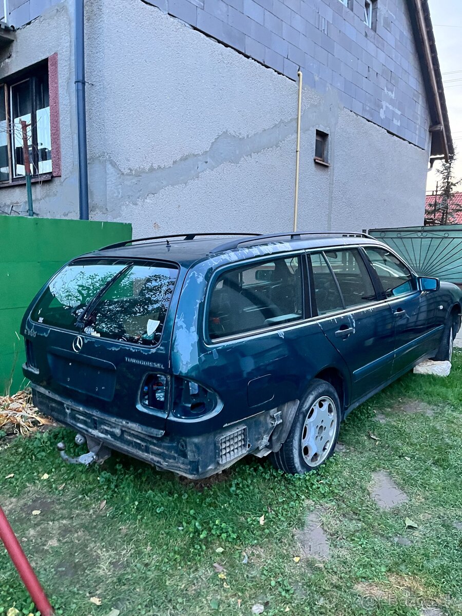 Rozpredám Mercedes W210