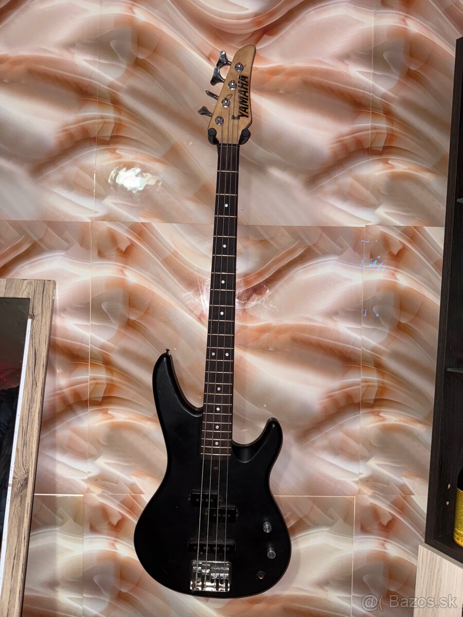 Bass gitara Yamaha