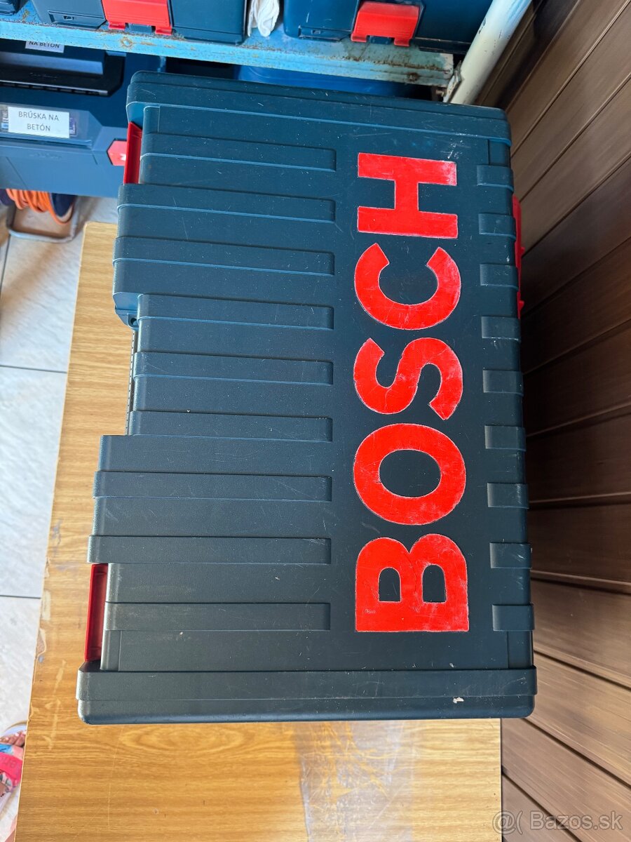 Bosch GBH 7-46 DE Professional + kufor + SDS-Max vrtáky