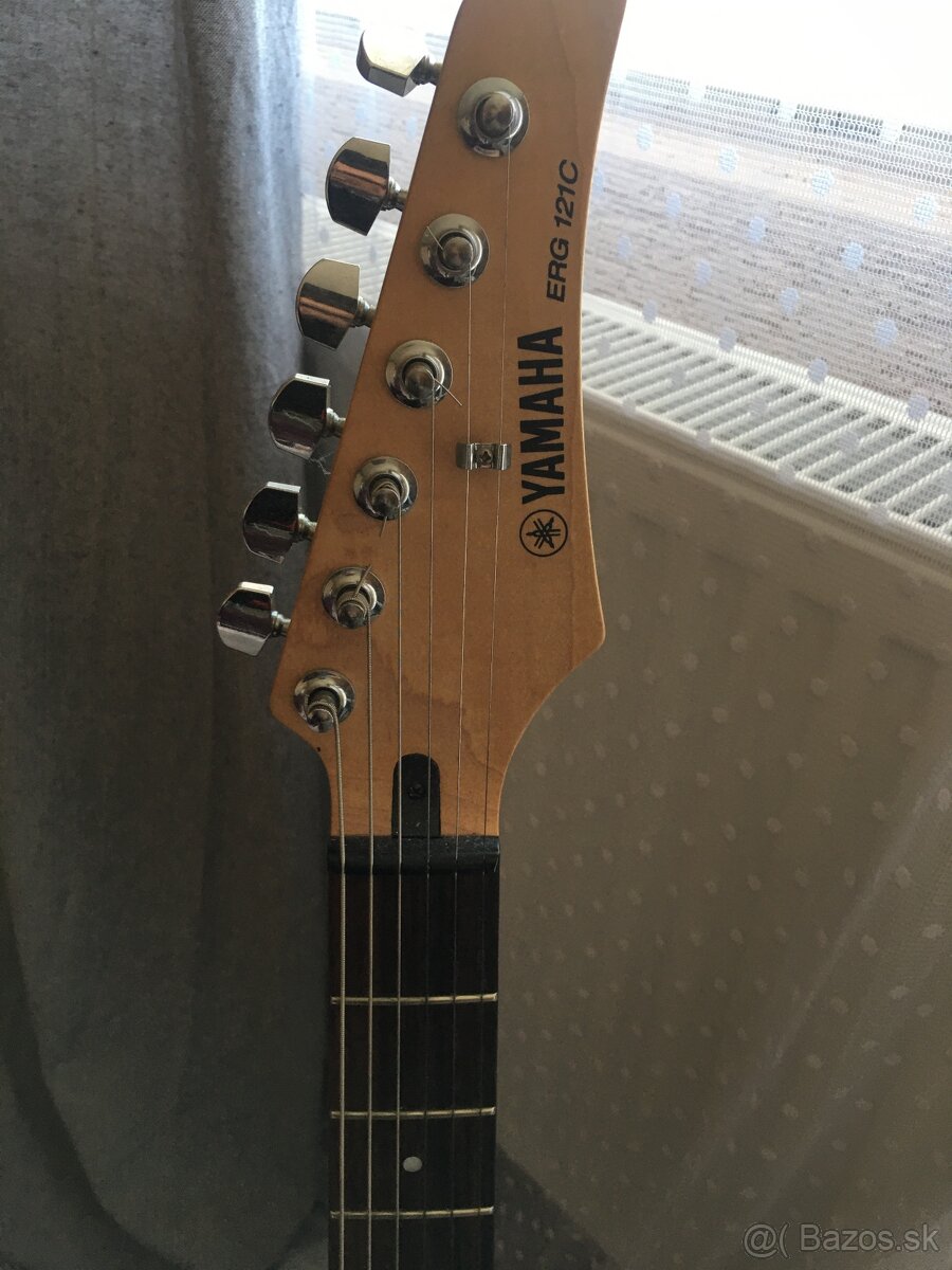 Gitara Yamaha ERG 121C