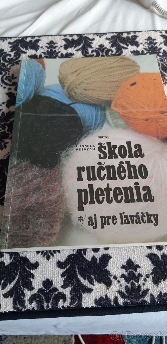 Predám knihy: "Škola ručného pletenia", a Písanie na stroji