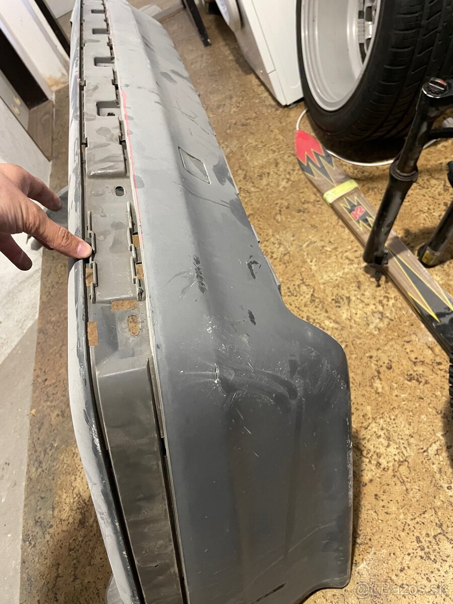 nárazník BMW E36 sedan – 15 €