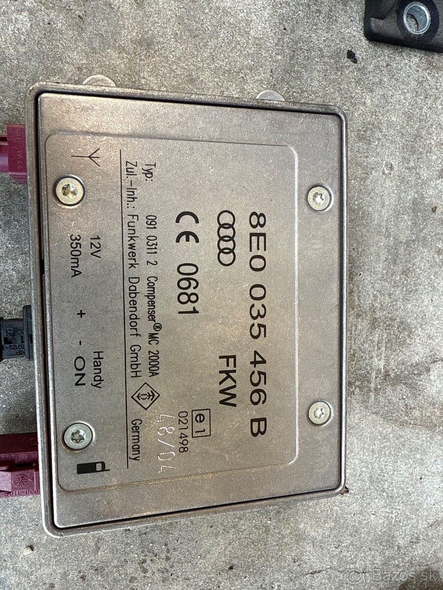 Zosilovač antény 8E0 035 456 B