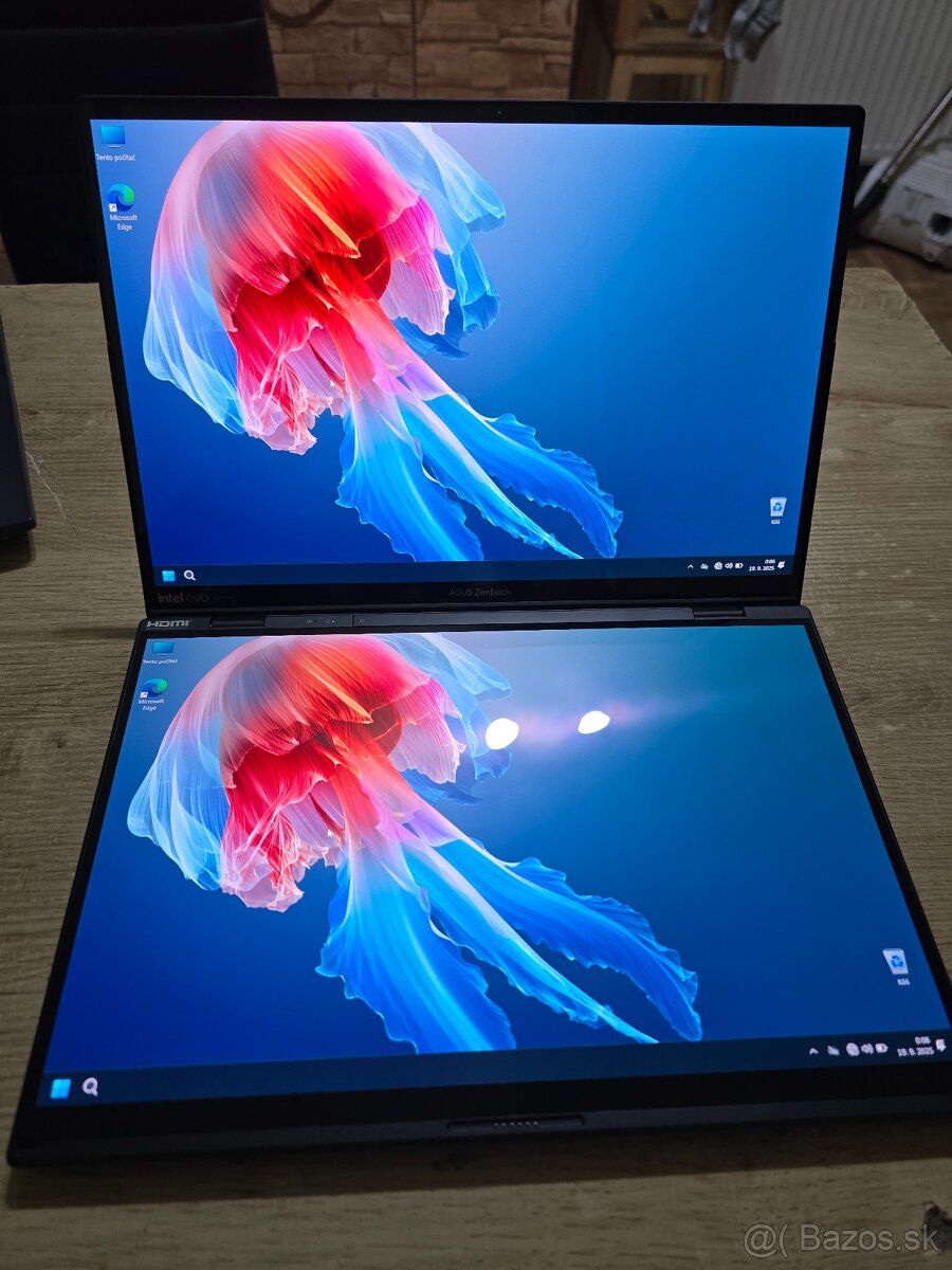 2 Displejovy OLED Asus Zenbook duo s intel core ultra 9 proc
