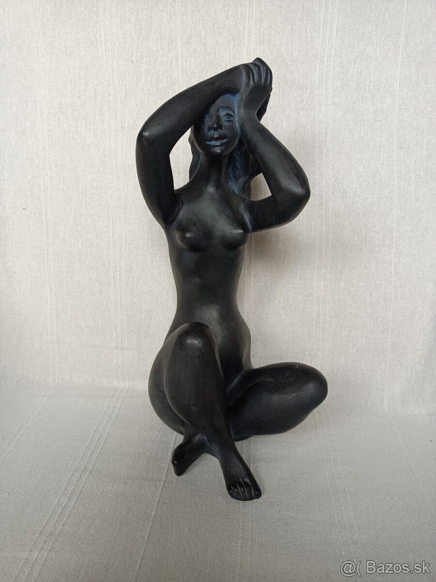 Keramická soška akt