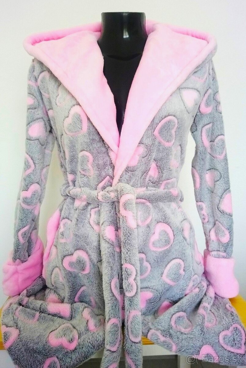 Stylovy damsky sivy hrejivy zupan so srdieckami NOVY