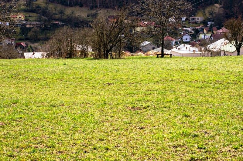 Na predaj stavebný pozemok - Pravotice 760m2