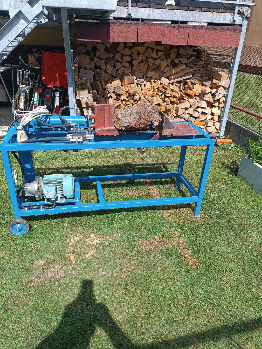 Predám hydraulický štiepačka
