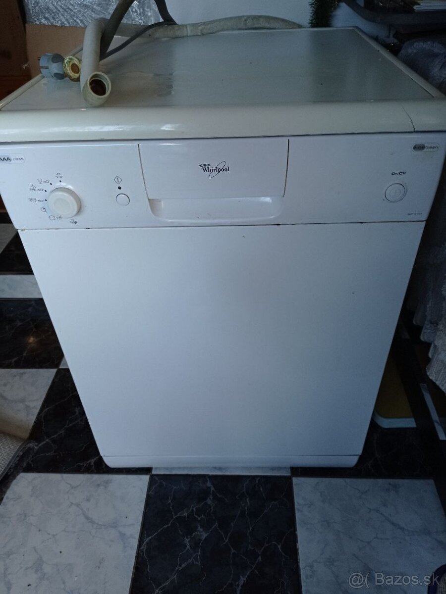 Umývačka riadu Whirpool ADP 4107