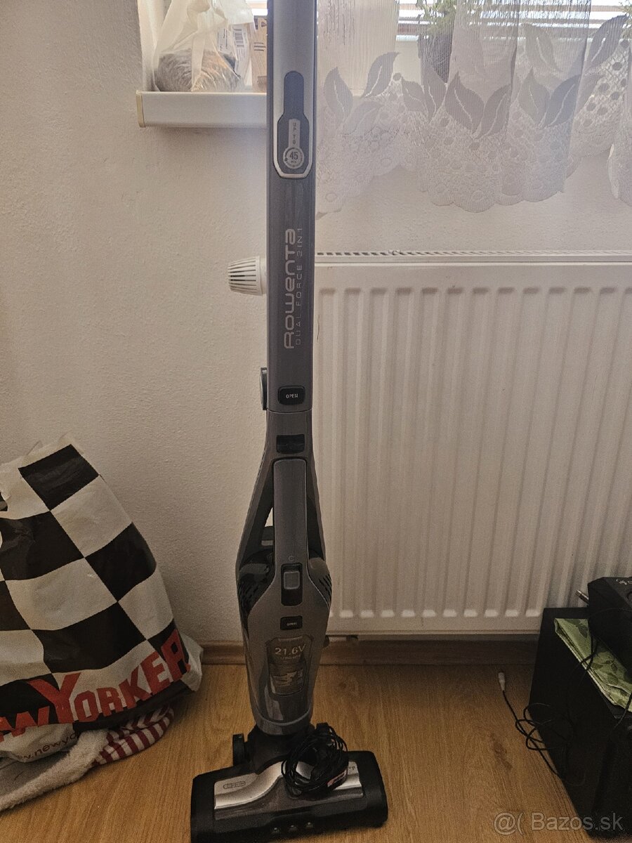 Tyčový vysávač Rowenta 21,6V