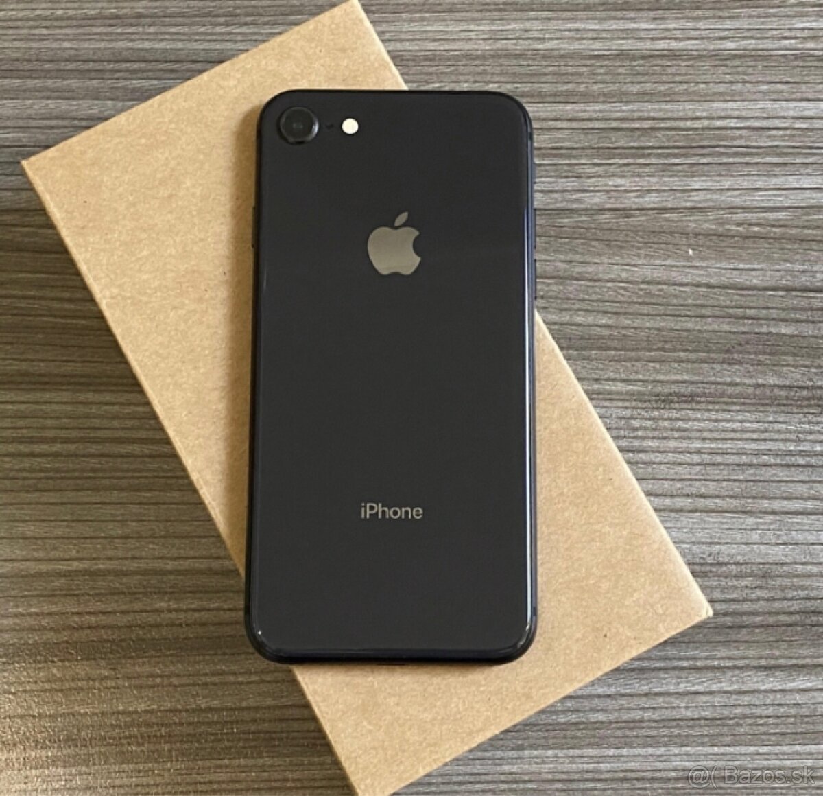 Predám iPhone 8 (100% batéria)