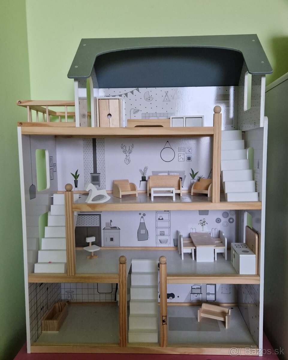 Drevený domček pre bábiky