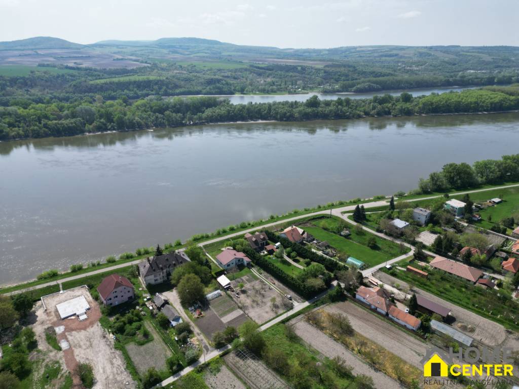 NA PREDAJ STAVEBNÝ POZEMOK NA BREHU DUNAJA, MOČA