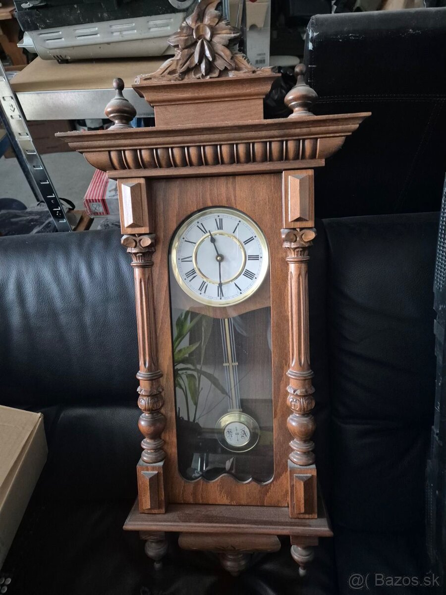 🕰️ Retro nástenné hodiny s kyvadlom