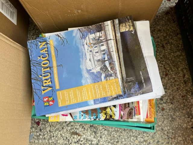 Predám rôzne knihy a cd,kazety.