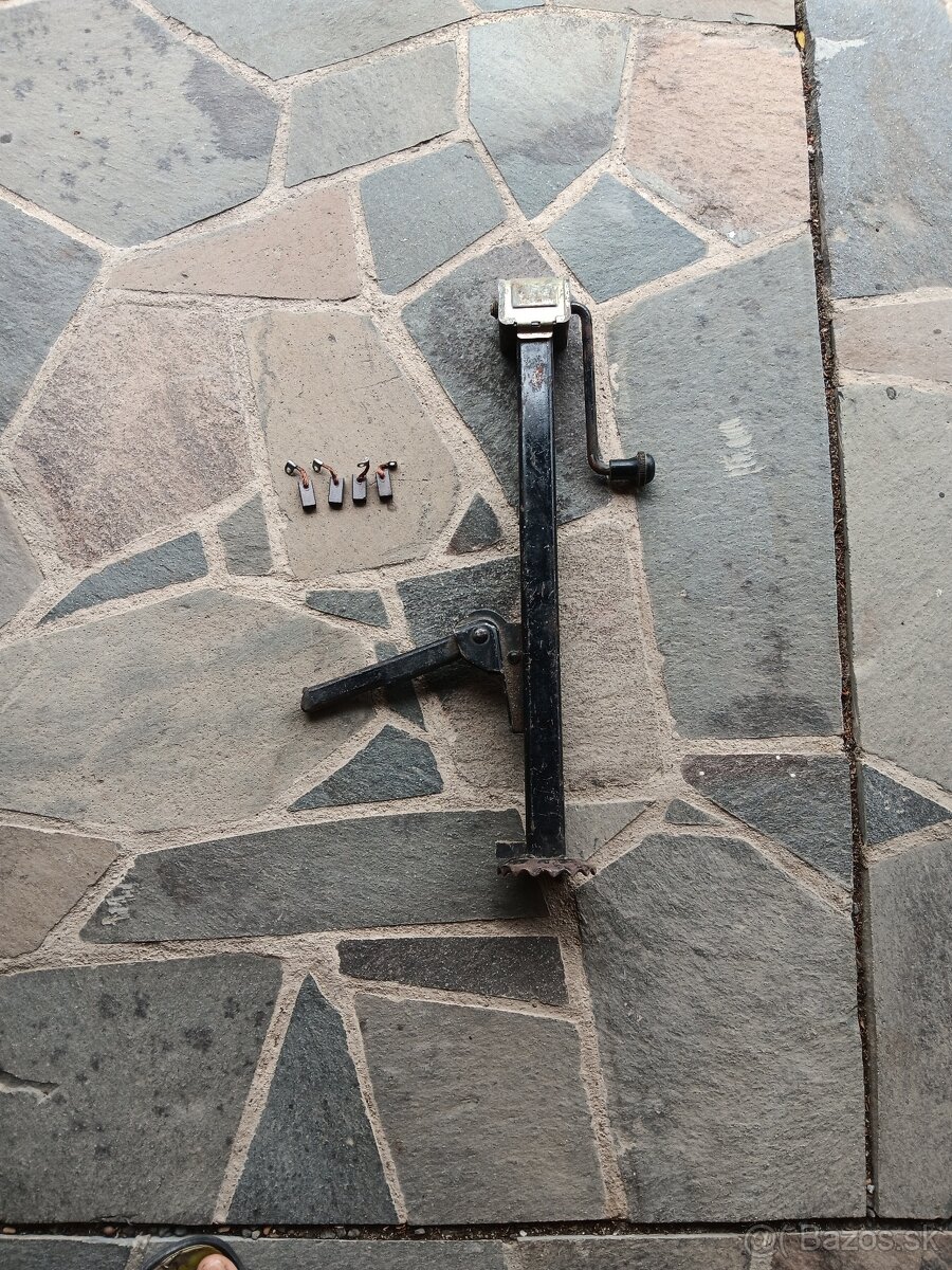 Zdvihák na osobné auto, uhlíky do startra