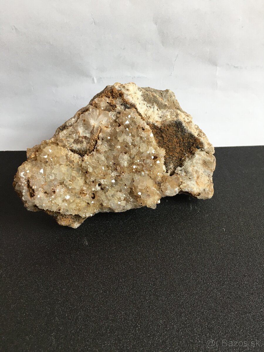 Minerál
