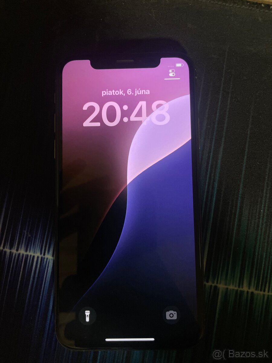 iPhone Xs gold
