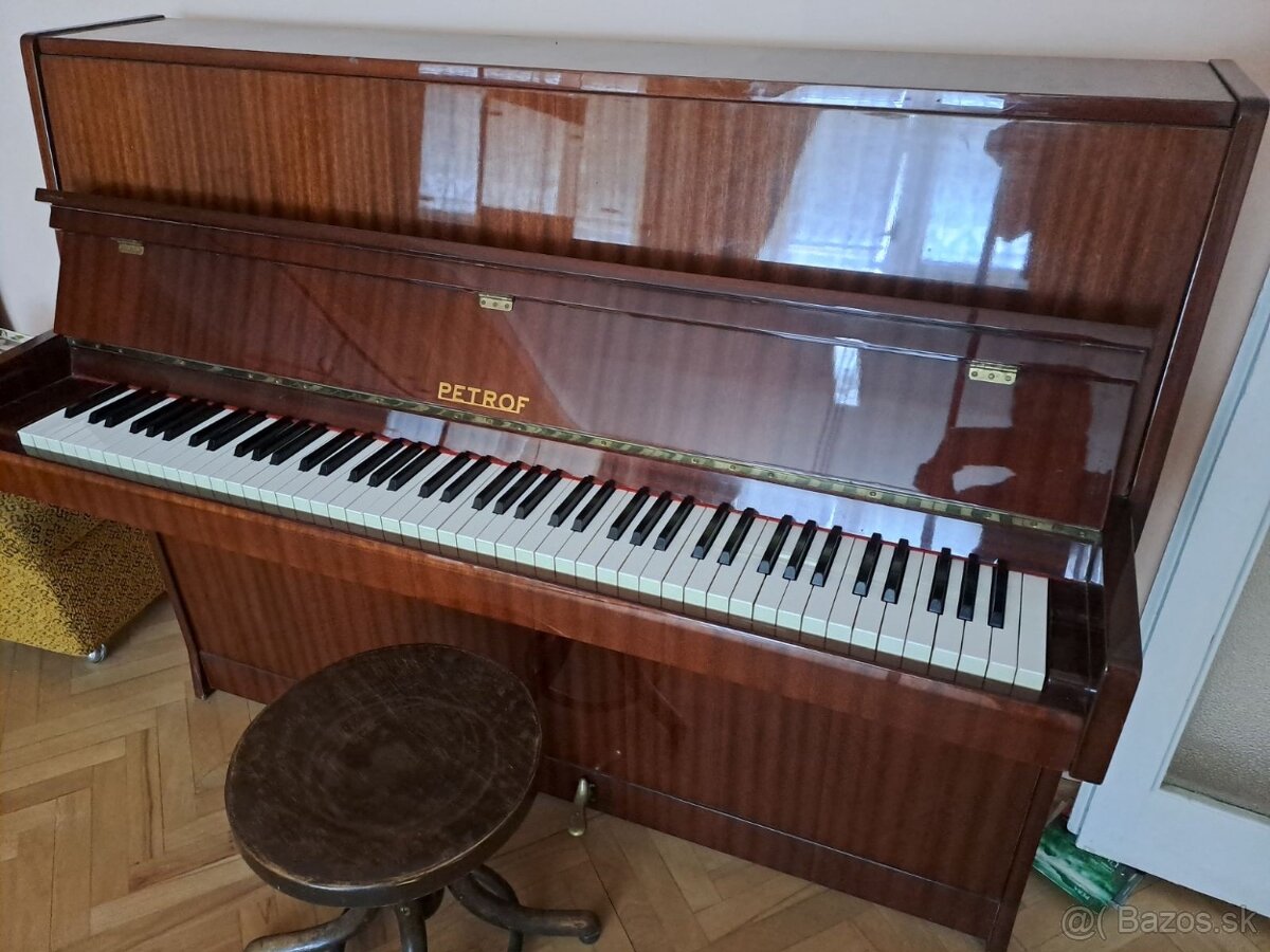 Pianino Petrof