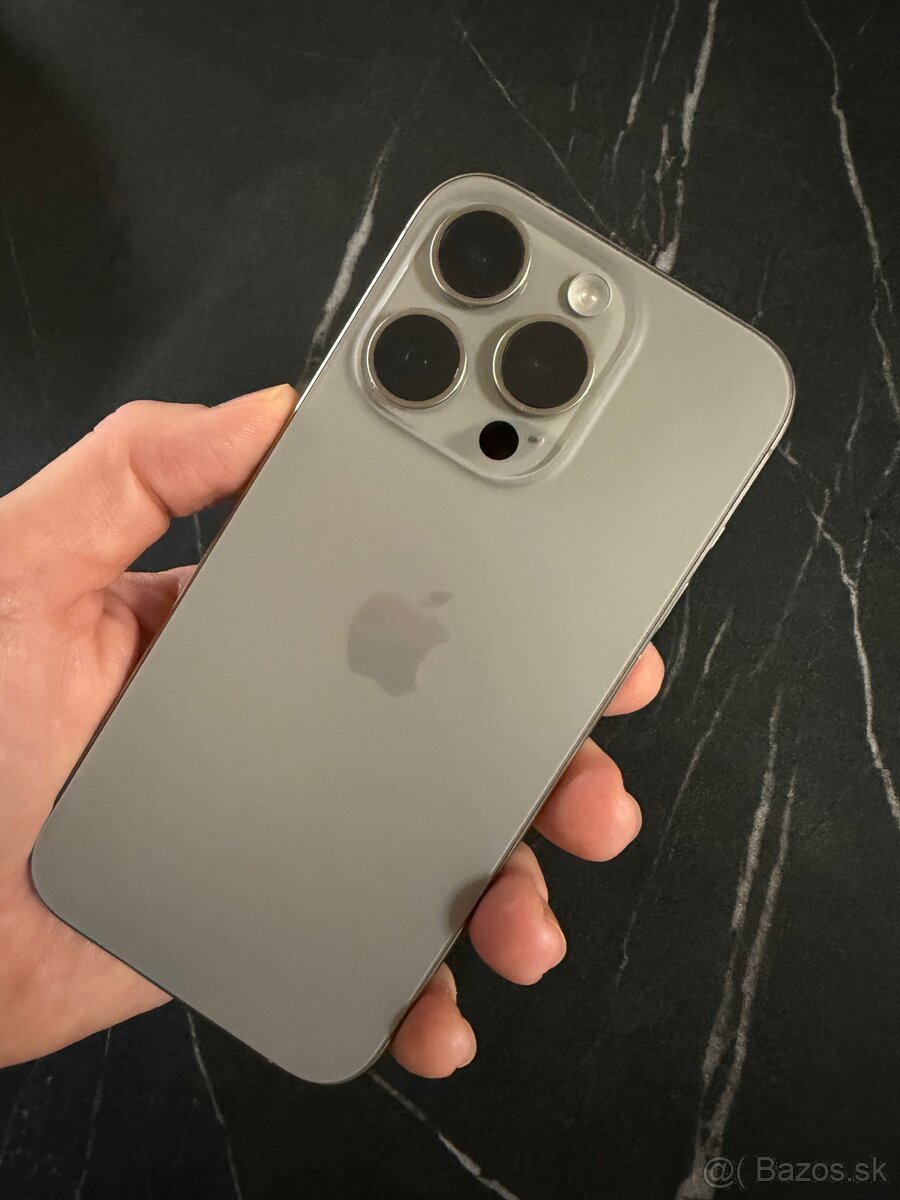 iPhone 15 pro prírodný titán