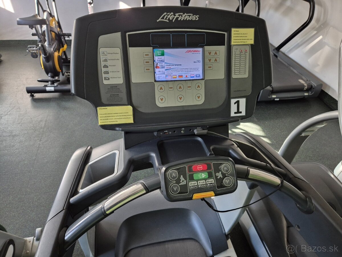 Predam pouzivany profi beziaci pas LifeFitness