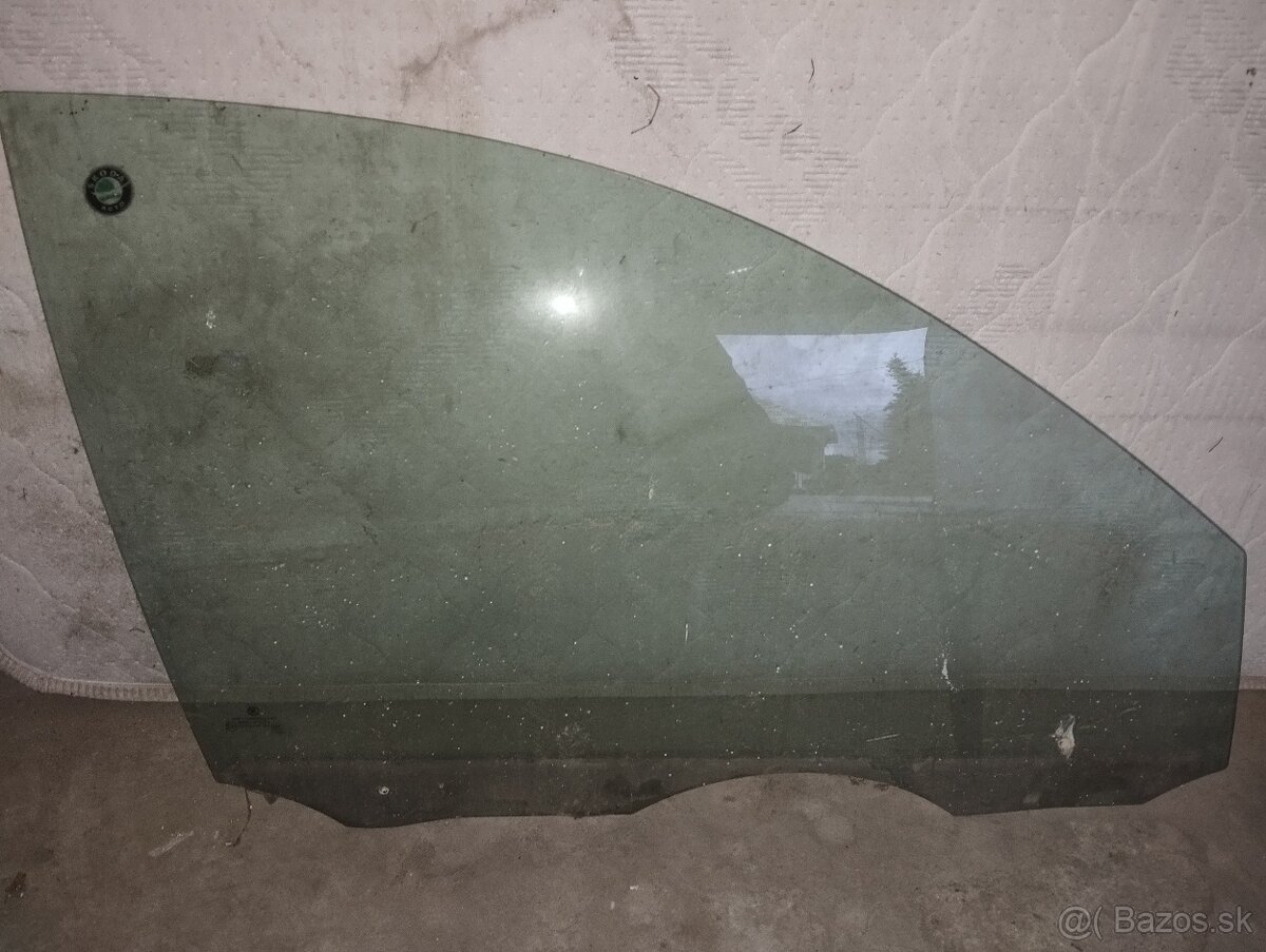 Predám sklo na škoda fabia 1 rada.pravé predné