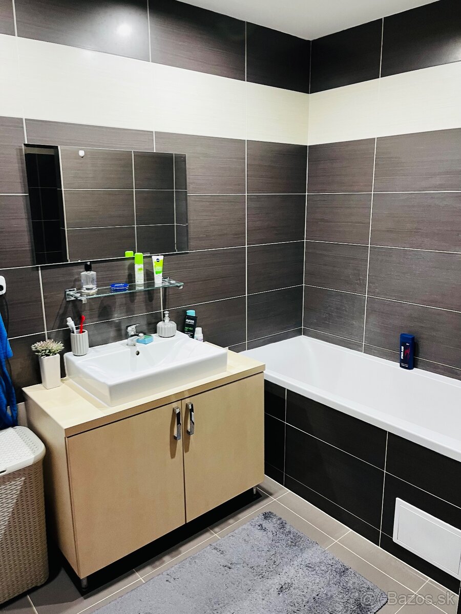 ÚTULNÝ 3. izbový byt, 60m2, Sídlisko SNP, MI