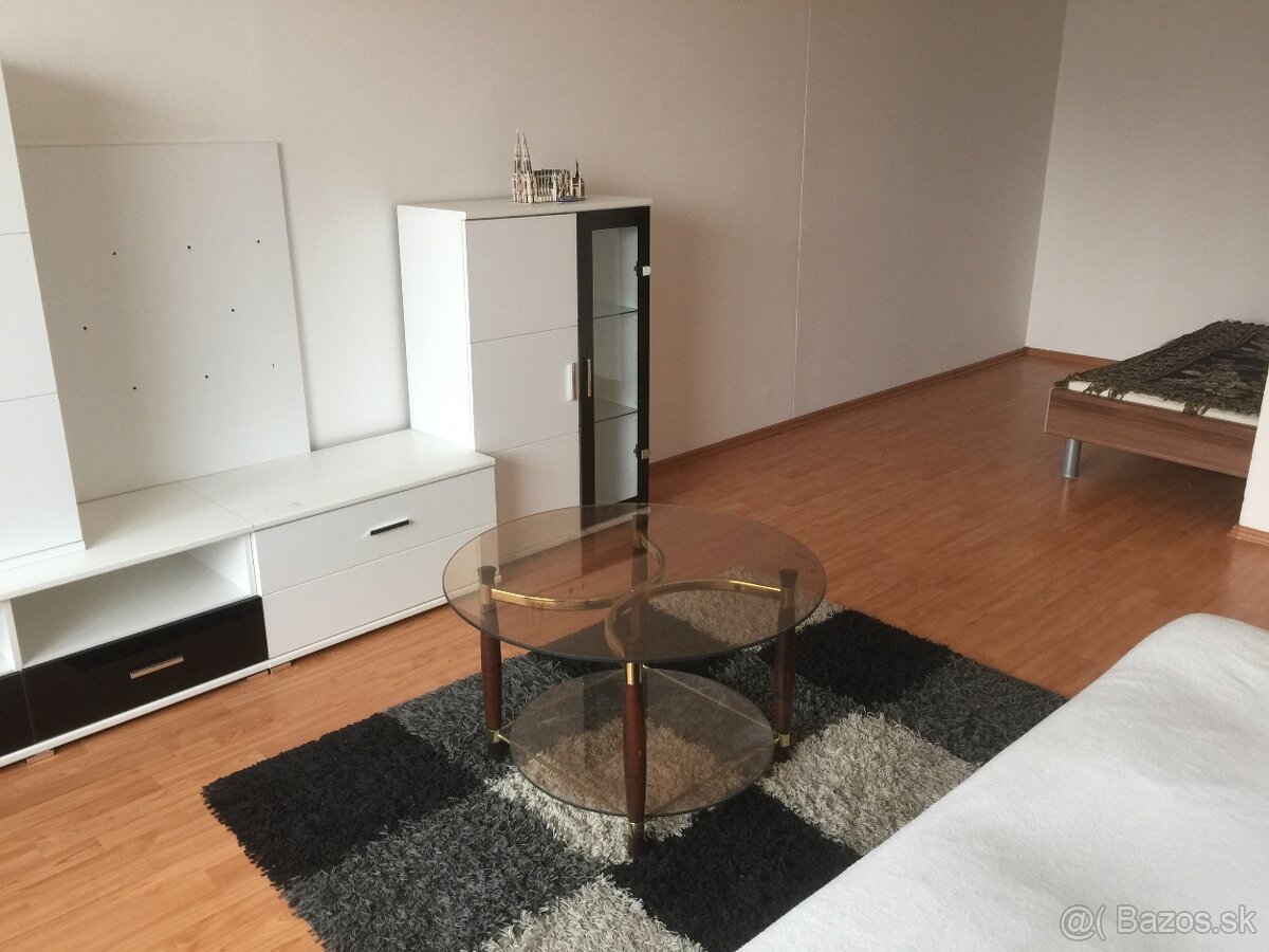 Dám do nájmu byt a izbu v Košiciach študentkám SŠ