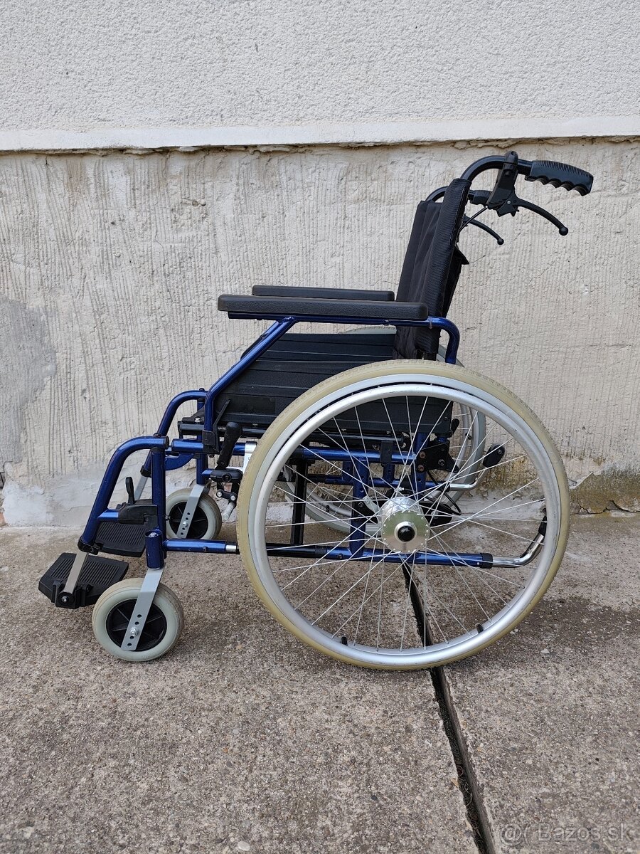 Skladací invalidný vozík