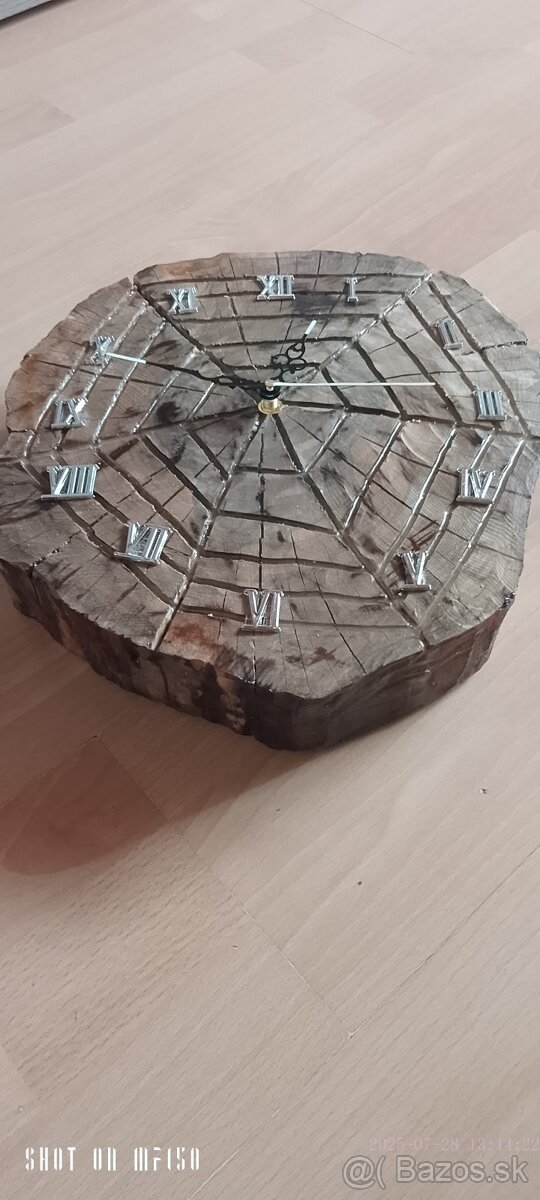 Nove orechove nastenne hodiny