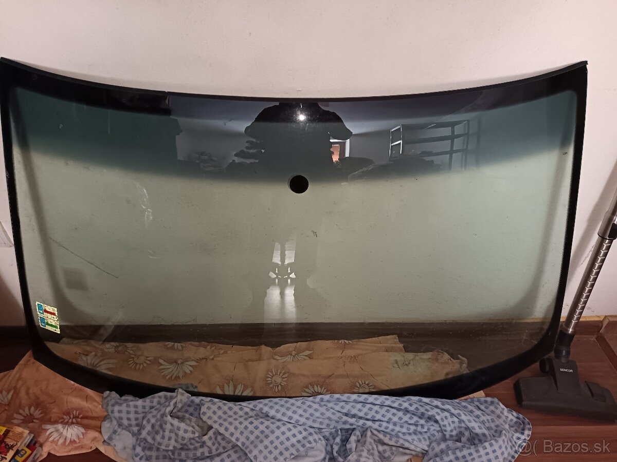 Audi A4 B6 čelné sklo