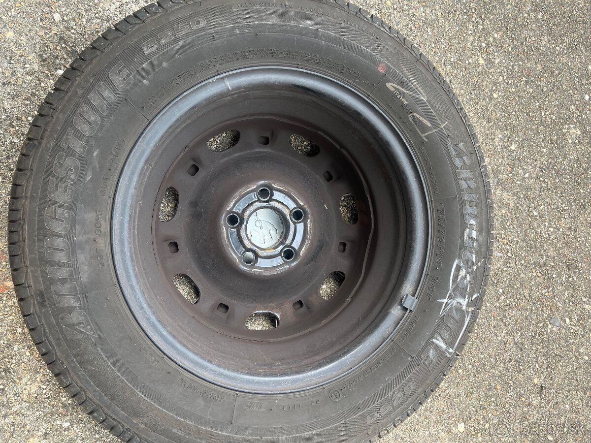 Letné pneumatiky,velmi dobrý stav