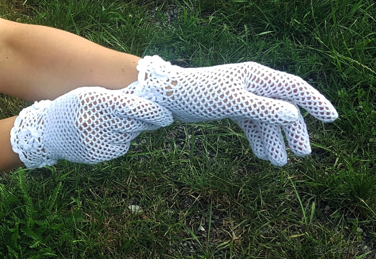 Biele rukavičky pre nevestu