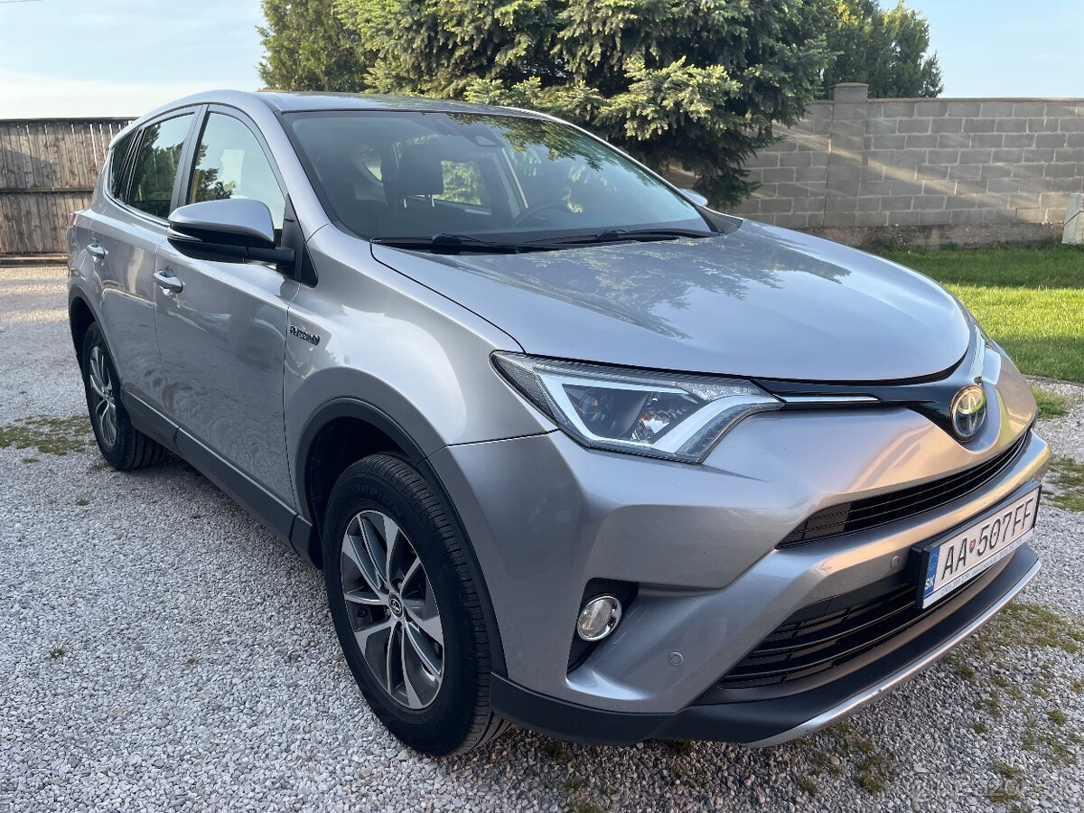 Toyota RAV4 2,5 hybrid 4x4, kamera,navi,ACC