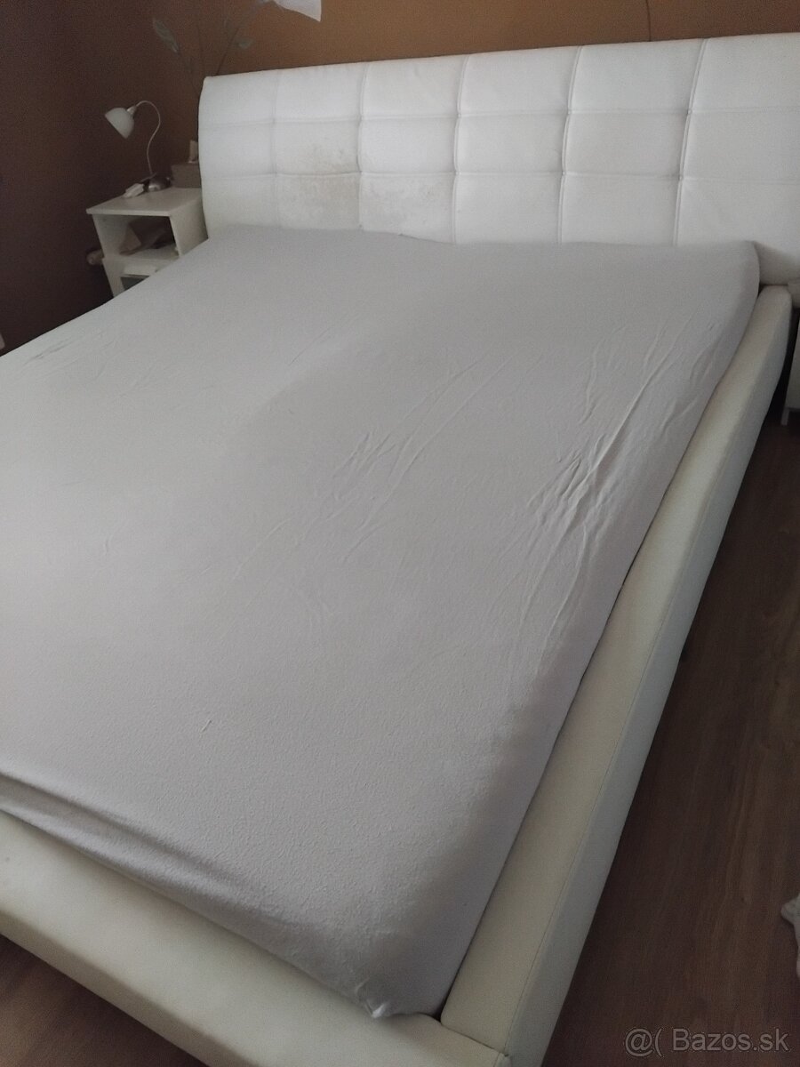Manželská posteľ