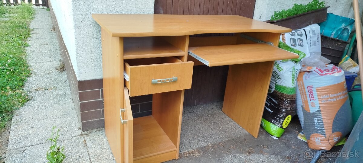 PC Stolík