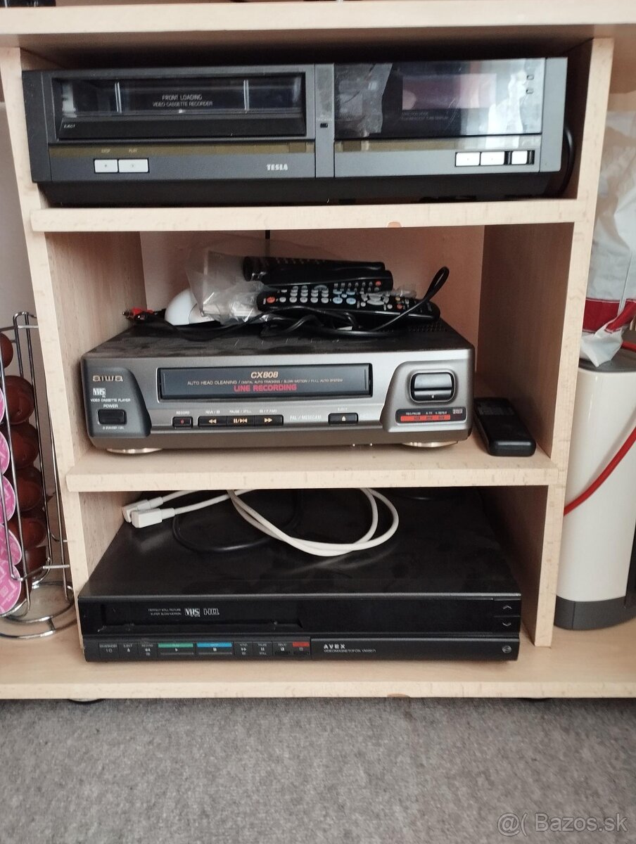 videorekordér 3ks rôzne značky na prehrávanie VHS kaziet