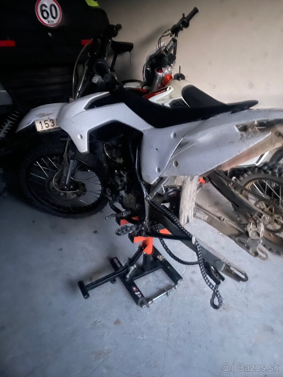 Nitro 250. Motorka