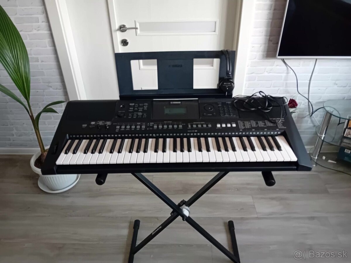 Keyboard YAMAHA PSRE463