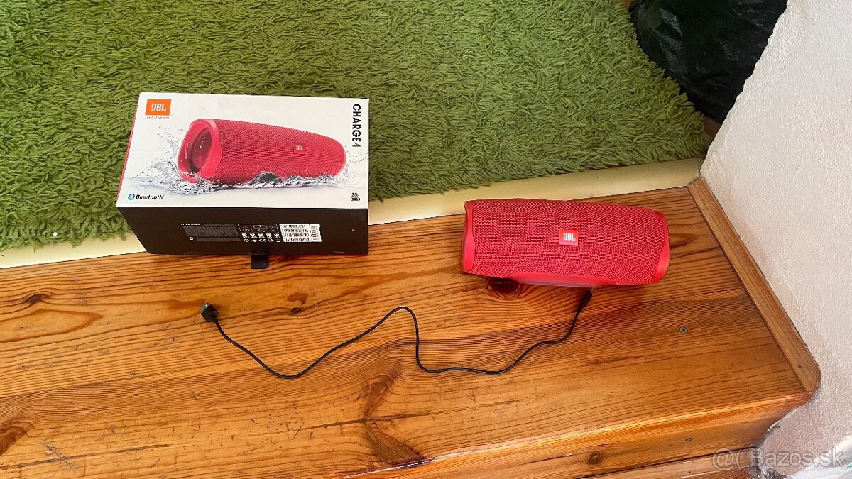 JBL Charge 4 – červený