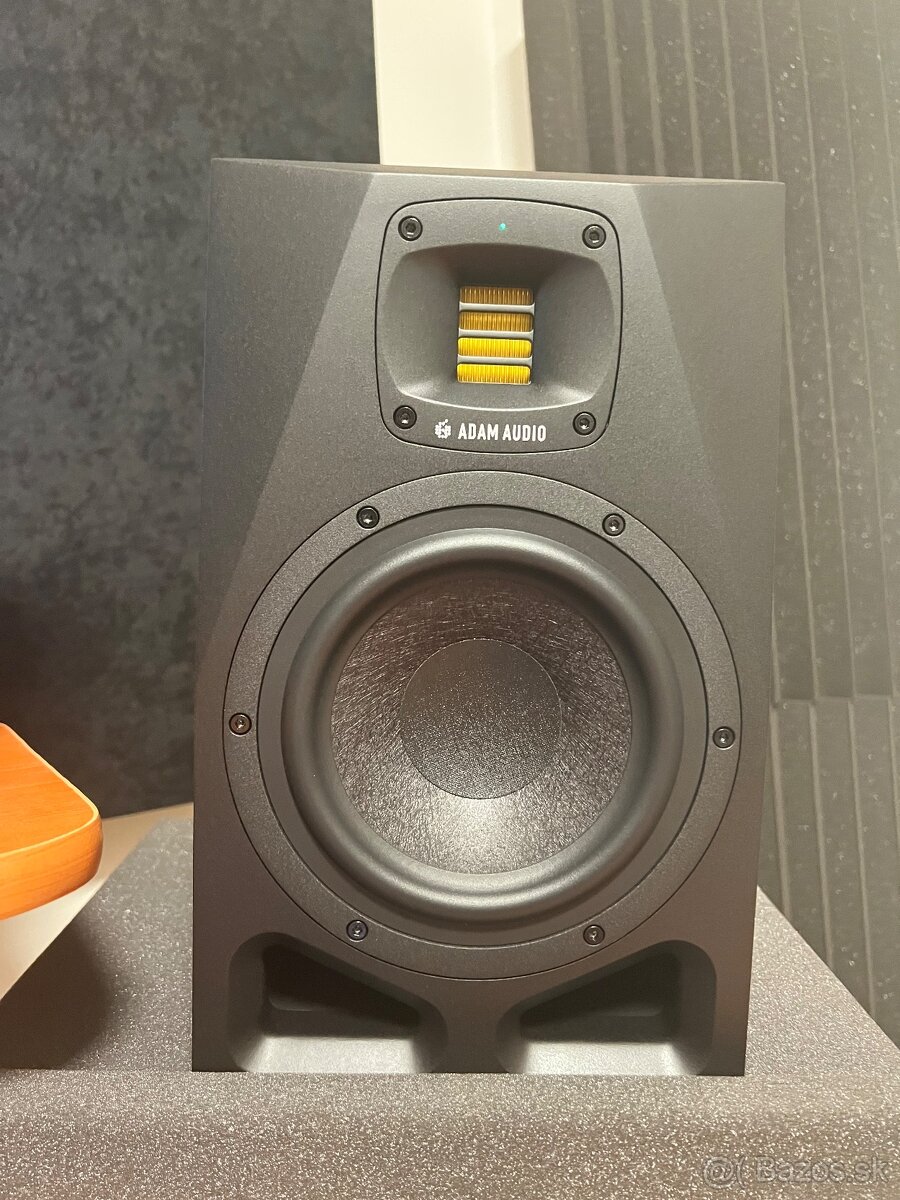 Adam audio A7V