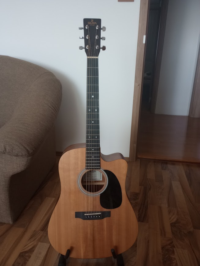Znížená cena.Predám akustickú gitaru SIGMA DMC-ST-WF